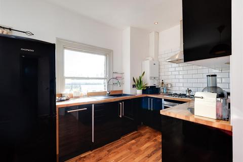 2 bedroom flat for sale, Oseney Crescent