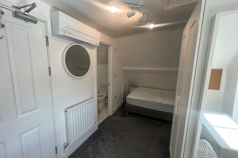 undefined, Market Hill, Buckingham, Buckinghamshire, MK18