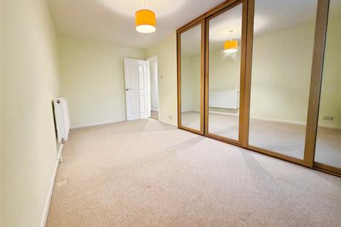 2 bedroom terraced house to rent, East Street, PO30
