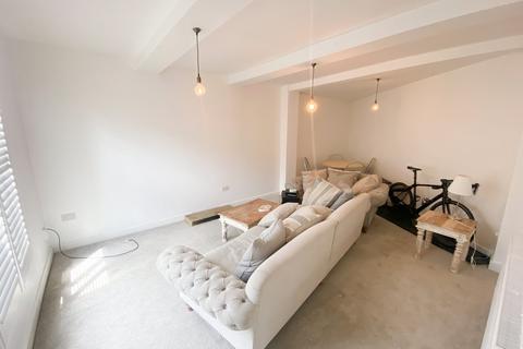 2 bedroom end of terrace house to rent, Dunford Road, Holmfirth HD9