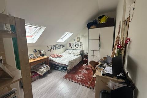 1 bedroom in a house share to rent, West Grove, Cardiff CF24