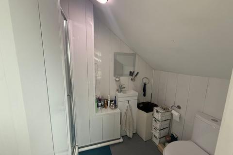1 bedroom in a house share to rent, West Grove, Cardiff CF24