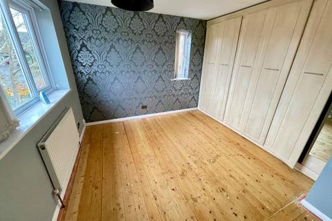 undefined, Swan Mead, Luton, Bedfordshire, LU4 0YR
