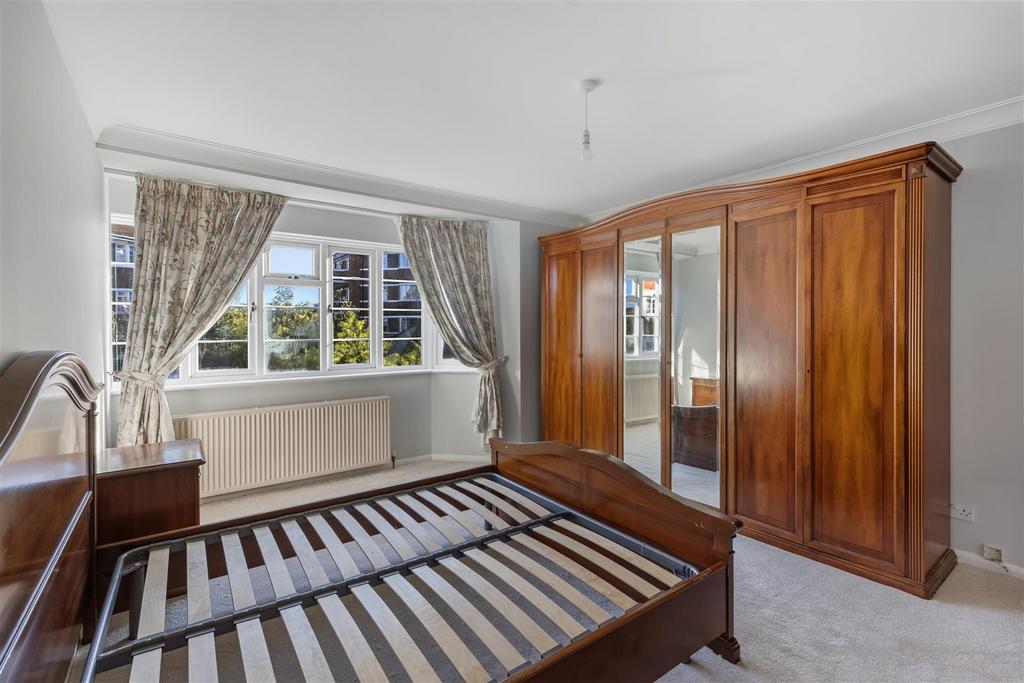 96 Deanhill Court-8.jpg