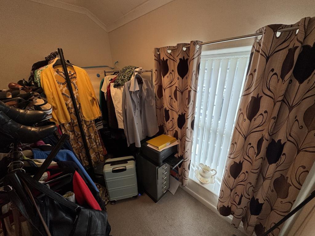 Front Bedroom 4