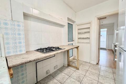 4 bedroom semi-detached house for sale, Lavender Avenue, London
