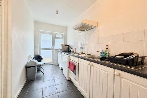 4 bedroom semi-detached house for sale, Lavender Avenue, London
