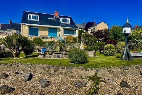 undefined, Queens Parade, Tenby