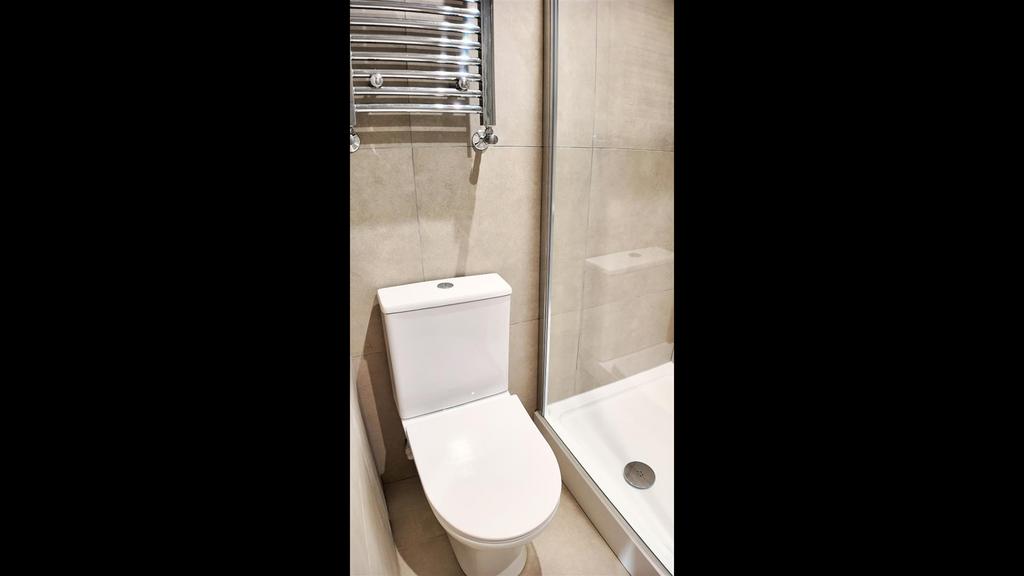 Bedroom3ensuite.jpg