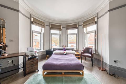 4 bedroom flat to rent, Old Court Place, High Street Kensington, London, W8