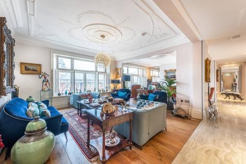 4 bedroom flat to rent, Old Court Place, High Street Kensington, London, W8