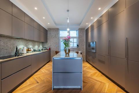 4 bedroom flat to rent, Old Court Place, High Street Kensington, London, W8
