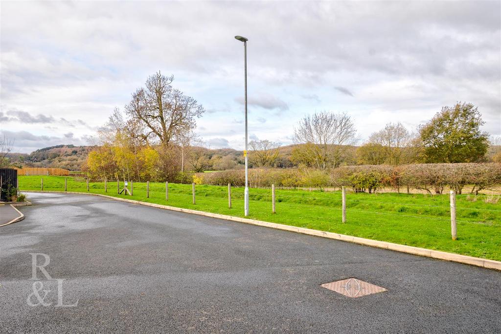 20 Ragley Close (40).jpg