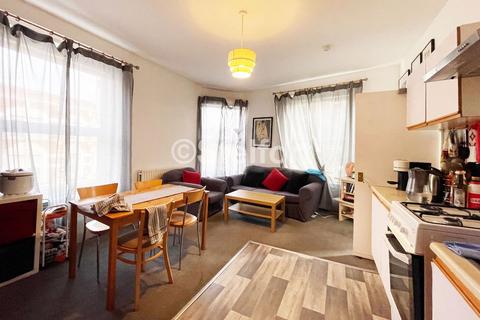 3 bedroom flat to rent, Holloway Road, London