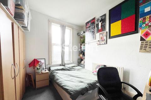 3 bedroom flat to rent, Holloway Road, London