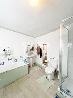3 bedroom flat to rent, Holloway Road, London