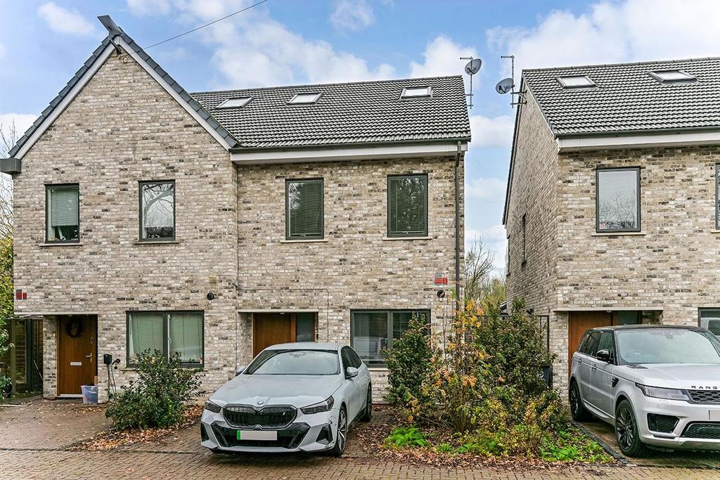 Rylston Close-28.jpg