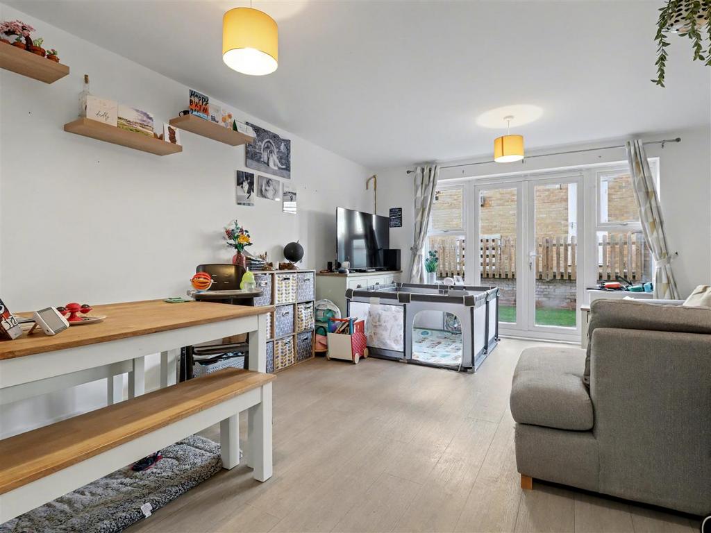 Sitting/dining room