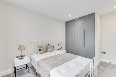 2 bedroom apartment to rent, Purley Avenue, Cricklewood, London, NW2
