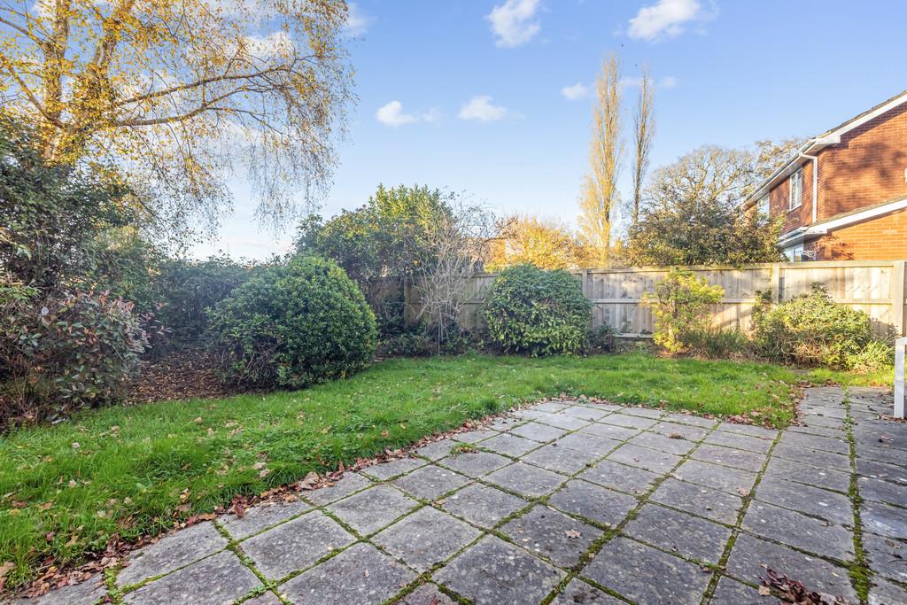 A05 - 2 The Paddock, Broadway, Woodbury - 251117