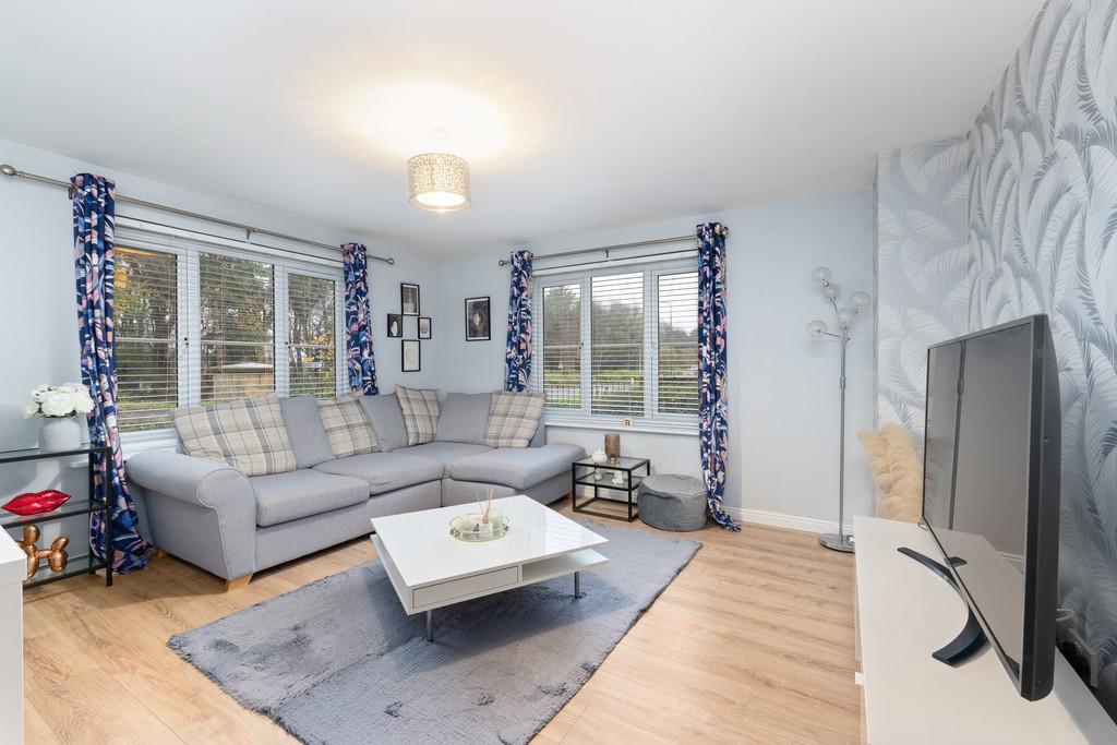 176 Queens Crescent 06