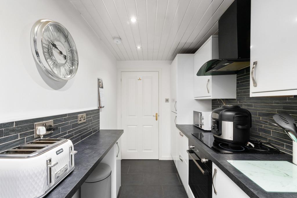 176 Queens Crescent 11