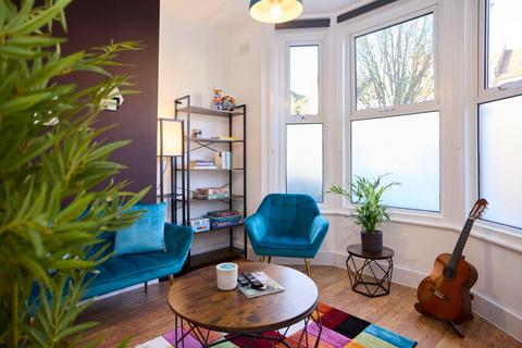 1 bedroom flat for sale, Colless Road, London, N15