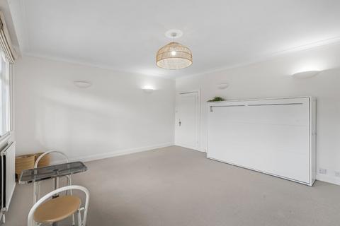 2 bedroom flat to rent, Sloane Court East, London, SW3