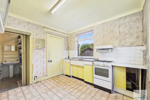 3 bedroom semi-detached house for sale, Beauvale Crescent, Hucknall