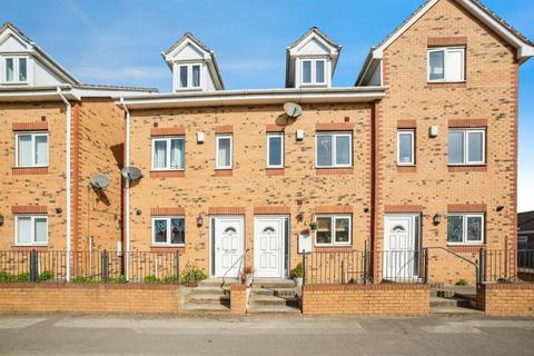 4 bedroom townhouse to rent, Halfway Close, Goldthorpe