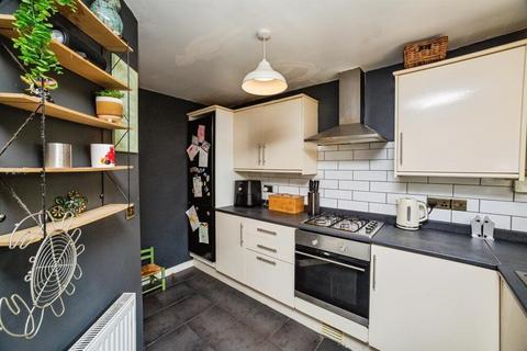 4 bedroom townhouse to rent, Halfway Close, Goldthorpe