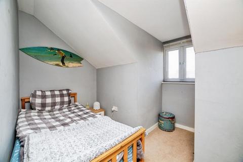 4 bedroom townhouse to rent, Halfway Close, Goldthorpe