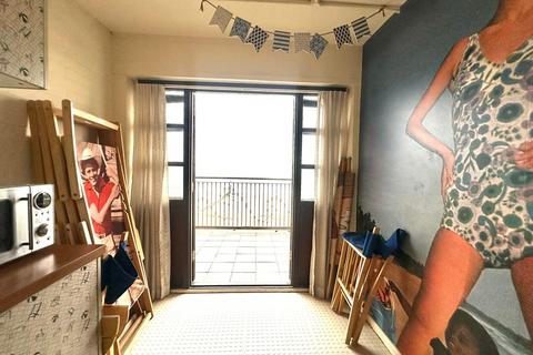 Studio for sale, Overstrand, Bournemouth