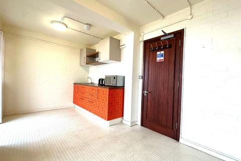 Studio for sale, Overstrand, Bournemouth