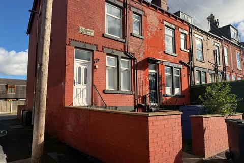 5 bedroom end of terrace house for sale, Sandhurst Ave, Leeds