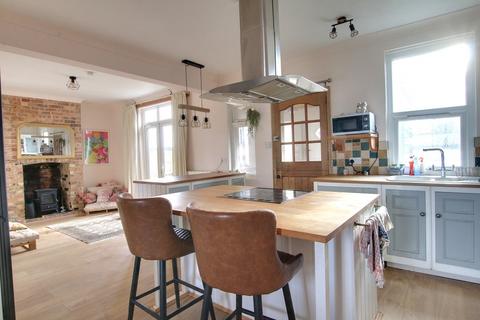 3 bedroom detached house to rent, Wimblington Road, Manea