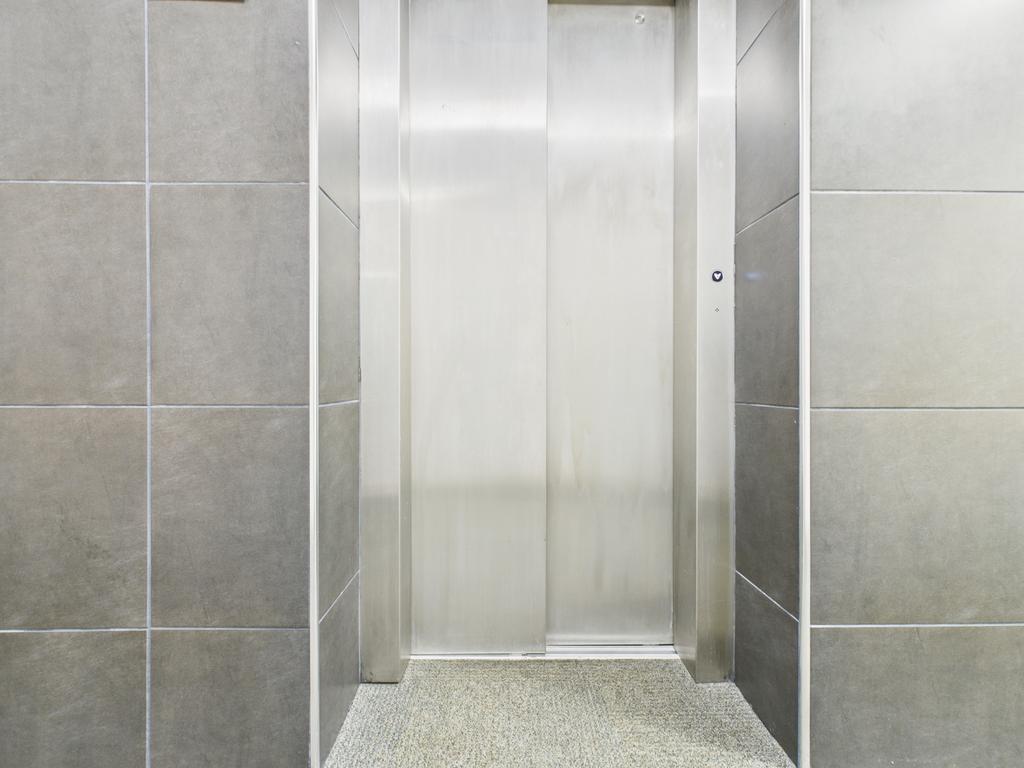 Cam03729 g0 pr0176 still011