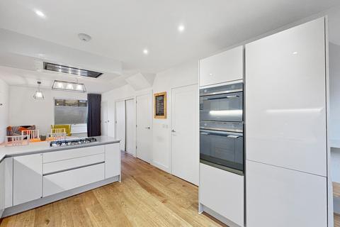 3 bedroom terraced house to rent, Clay Farm Drive, Cambridge CB2
