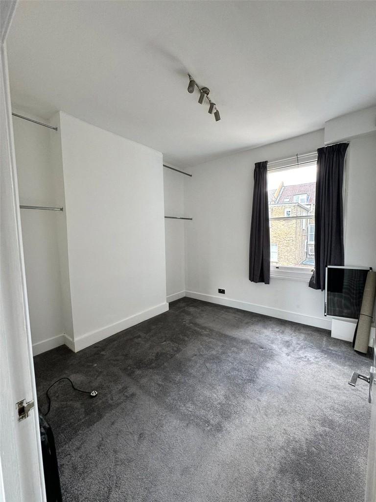 Flat 3, 151 Dalling Road 4