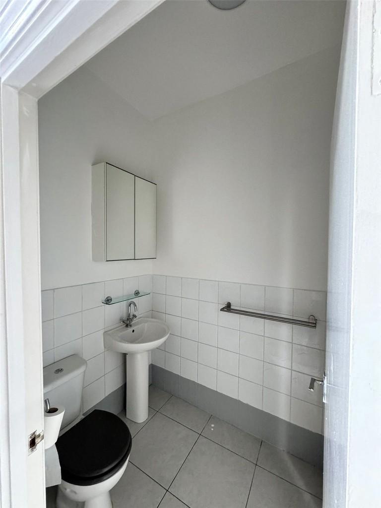 Flat 3, 151 Dalling Road 5