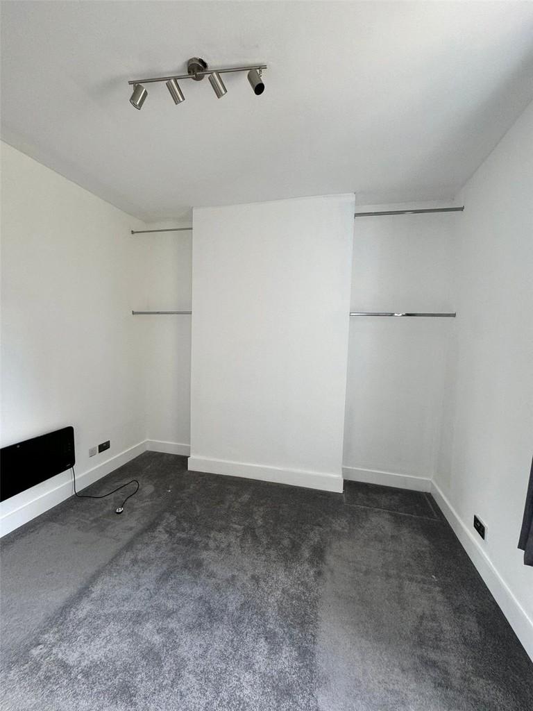 Flat 3, 151 Dalling Road 6