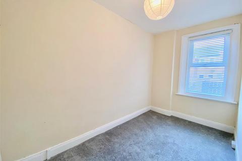 2 bedroom flat to rent, Faraday Grove, Gateshead
