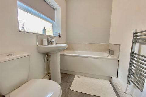 2 bedroom flat to rent, Faraday Grove, Gateshead