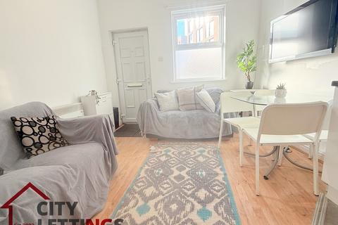 4 bedroom terraced house to rent, Alfreton Road , Radford