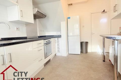 4 bedroom terraced house to rent, Alfreton Road , Radford