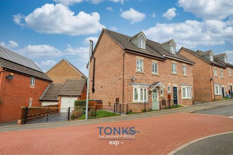 4 bedroom semi-detached house for sale, Wycherley Way, Cradley Heath B64