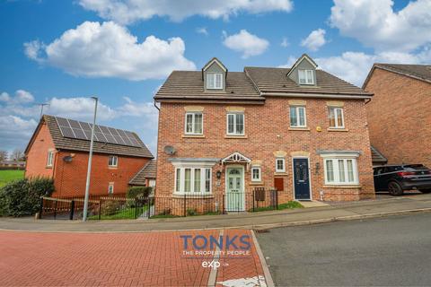 4 bedroom semi-detached house for sale, Wycherley Way, Cradley Heath B64