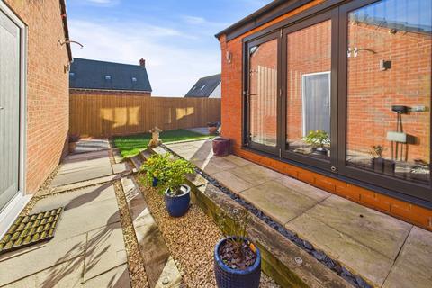 3 bedroom detached house for sale, Meadow Way, Tamworth B79