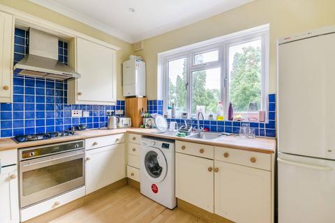 2 bedroom flat to rent, Culverden Road, Balham, London, SW12