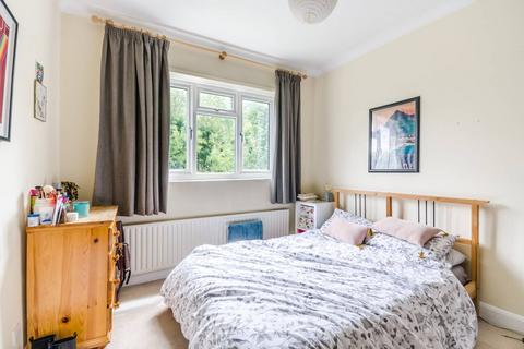 2 bedroom flat to rent, Culverden Road, Balham, London, SW12